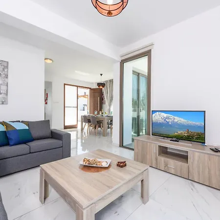 Villa Levanda #40 *
